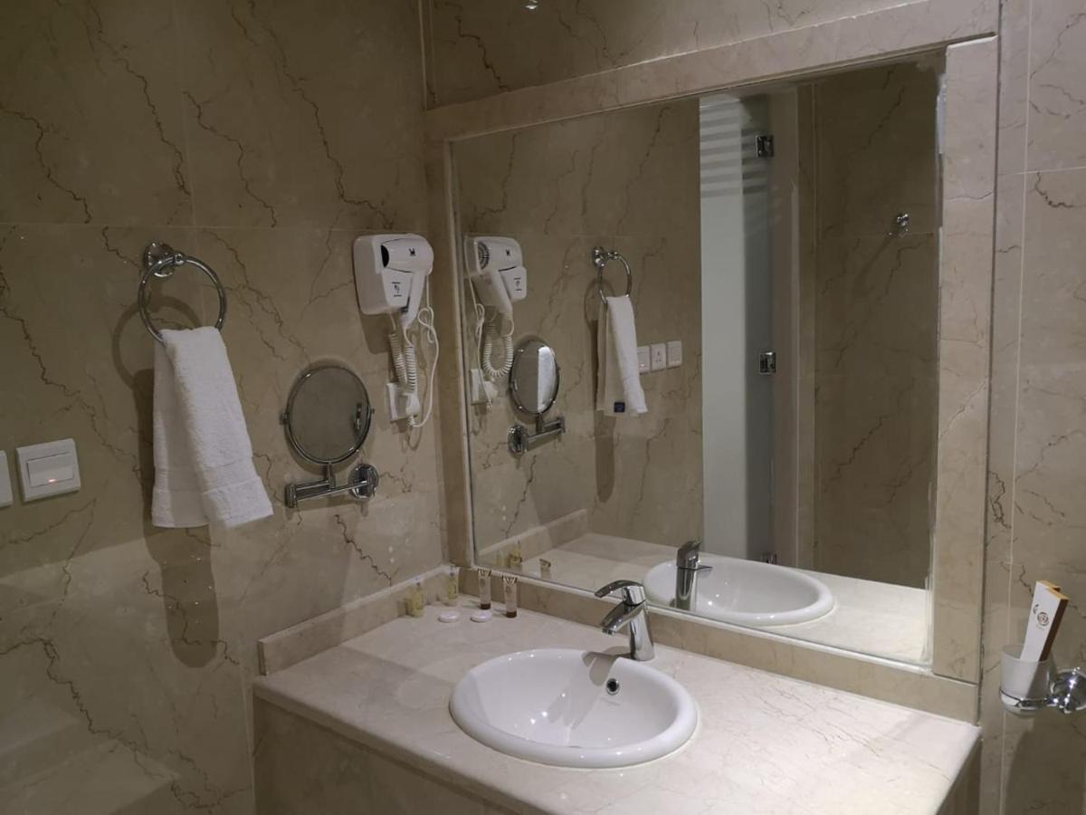 Makarem Hotel Apartments Riyadh Bagian luar foto